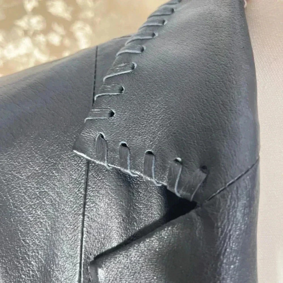 Vintage Newport News Black Leather Jacket Stitched Detailing Size 8 - Picture 3 of 8